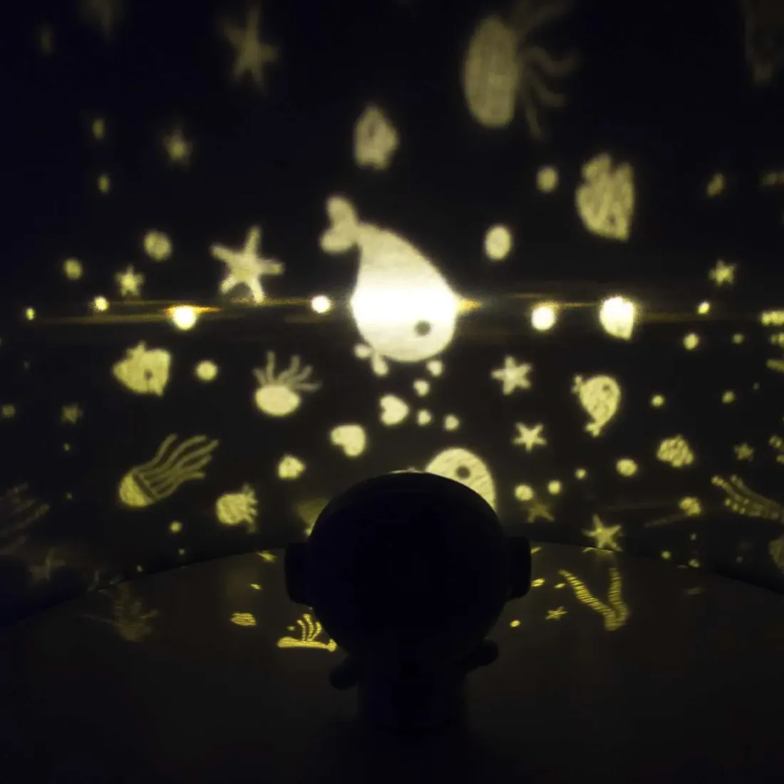 Ночник проектор звездного неба. Космонавт