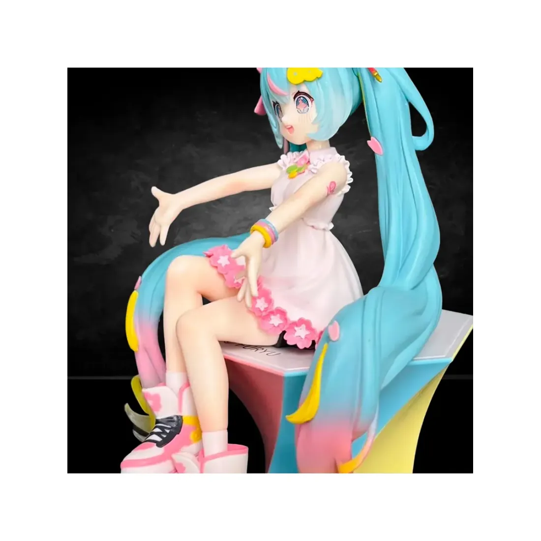 Фигурка Аниме Furyu Noodle Stopper Хатсуне Мику 10th Anniversary 14.5см