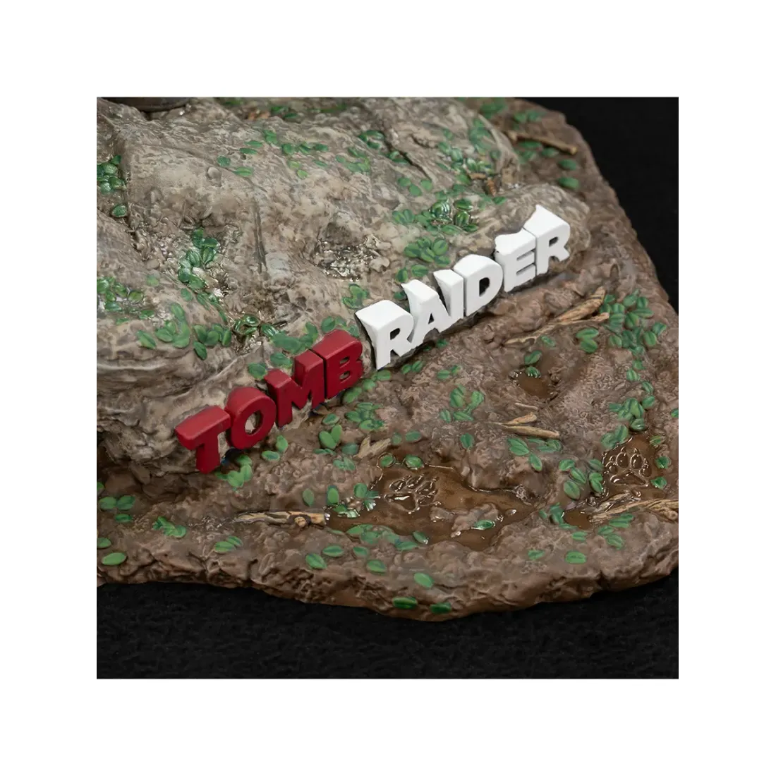 Фигурка Tomb Raider Lara Croft Survivor Era 33 см 3014-203