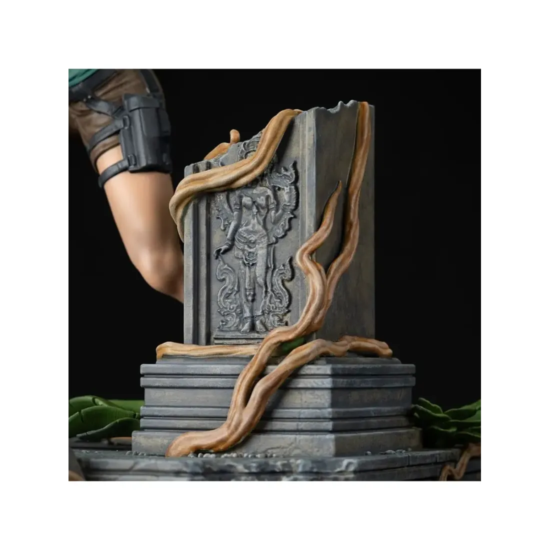 Фигурка Tomb Raider Lara Croft 24 см 3014-202