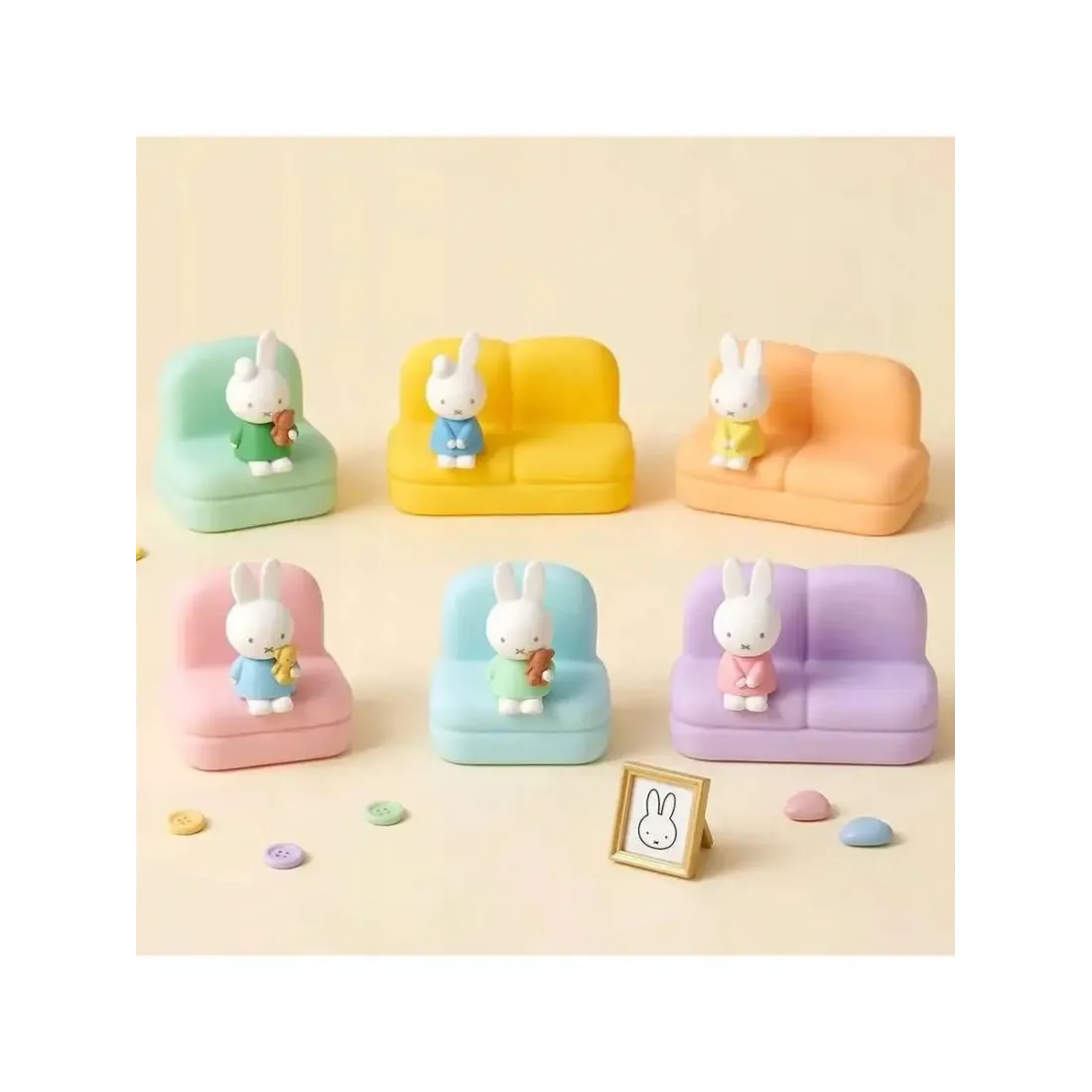 Фигурка Подставка под телефон Miffy "Sofa Stand" Series Blind Box II 8 см 1 шт 6973604541276