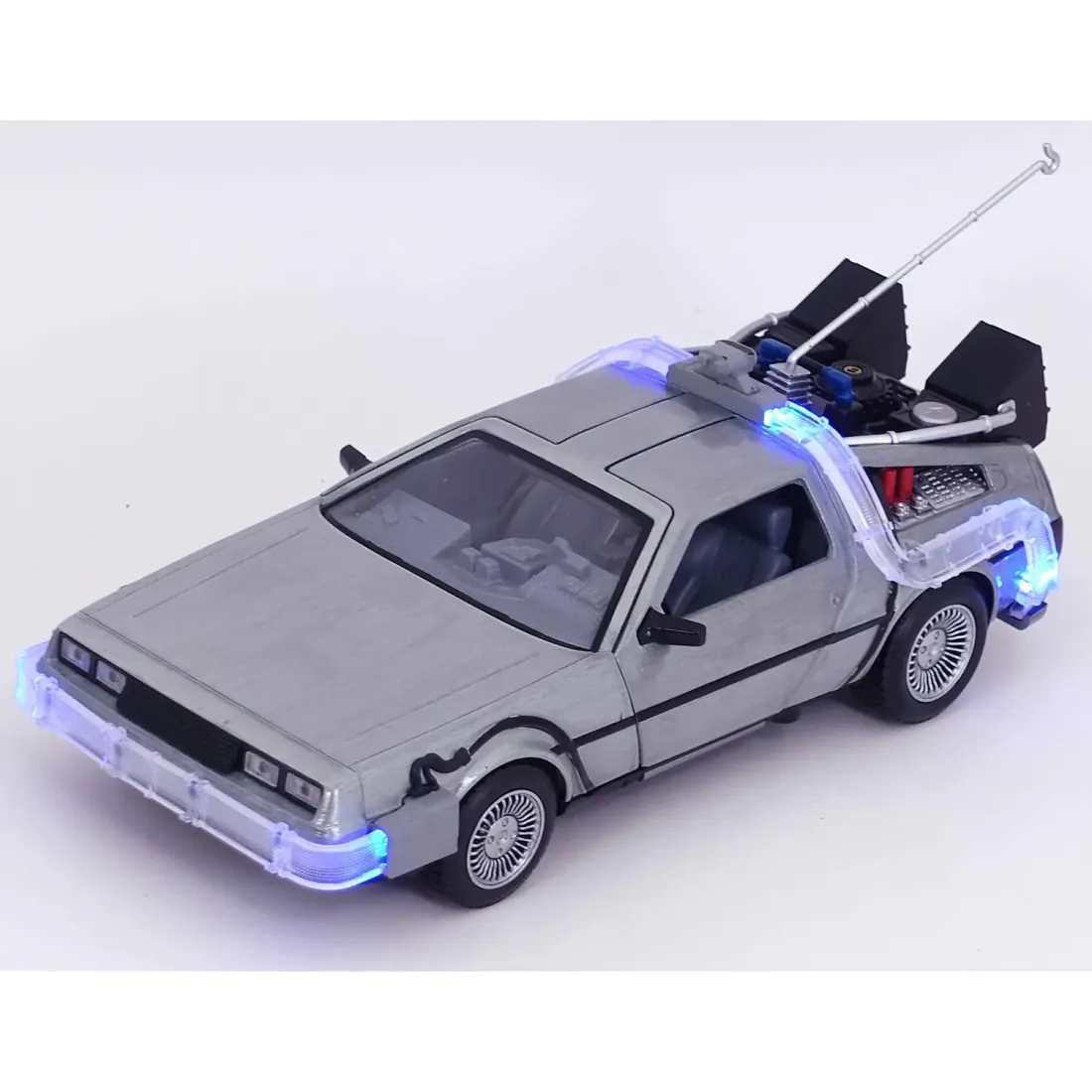 Модель Машинки Hollywood Rides 1:24 Назад в будущее Time Machine (Back To The Future 1) 32911