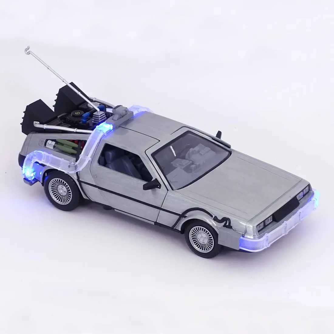 Модель Машинки Hollywood Rides 1:24 Назад в будущее Time Machine (Back To The Future 1) 32911