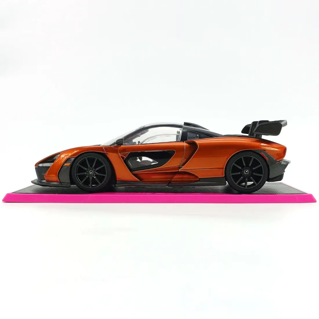Модель Машинки 1:24 Pink Slips McLaren Senna New 35900