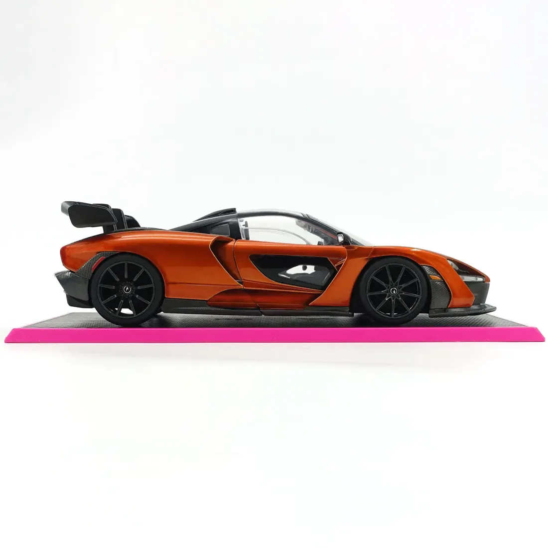 Модель Машинки 1:24 Pink Slips McLaren Senna New 35900