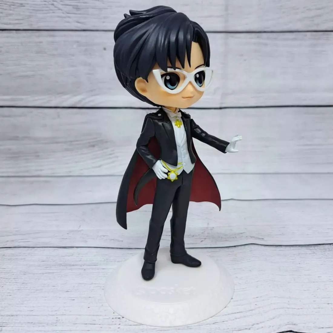 Фигурка Q Posket Pretty Guardian Sailor Moon Cosmos Tuxedo (Ver.A) 4983164198263