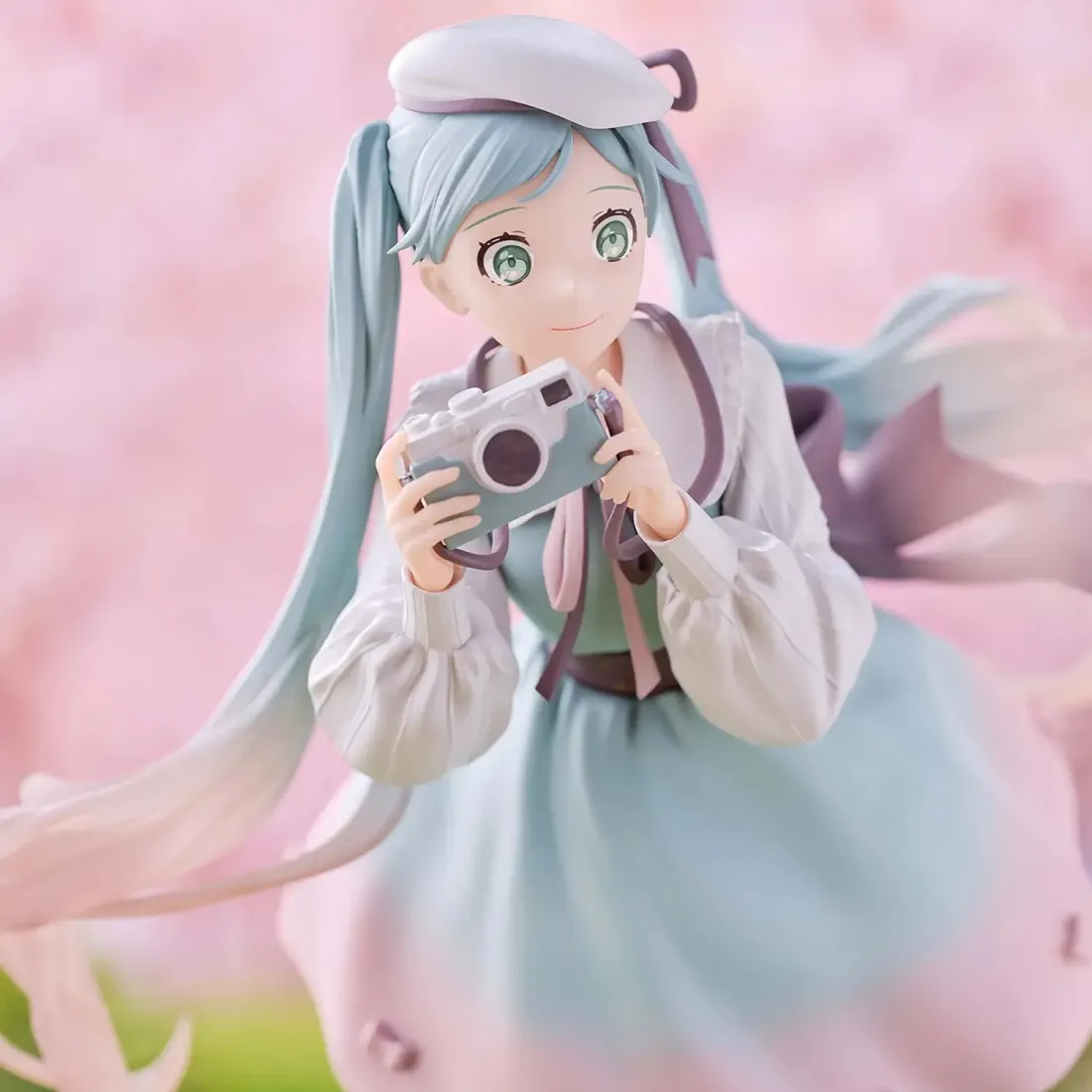 Фигурка аниме Хатсунэ Мику HATSUNE MIKU Holiday Memories Camera 20см 87813