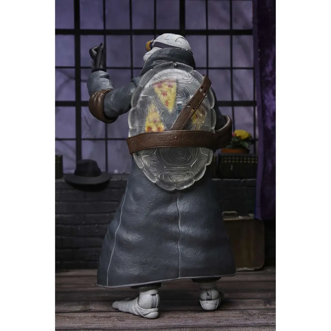 Фигурка NECA Монстры Универсал Черепашки-ниндзя Ultimate Donatello as The Invisible Man 542590